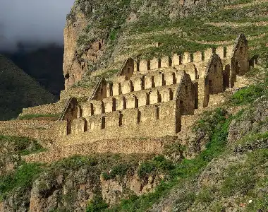 Los Almacenes Incas de ollantaytambo