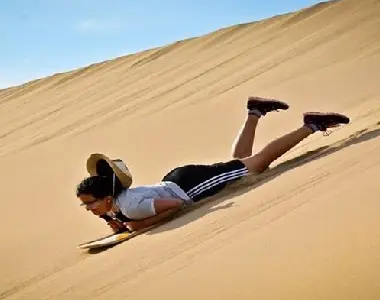 Sandboarding en Huacachina