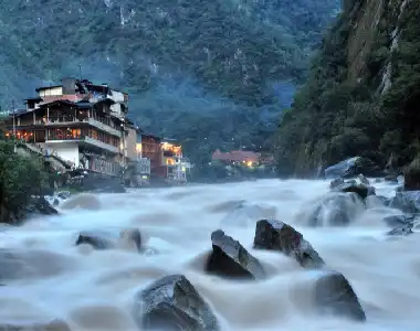 clima de aguas calientes