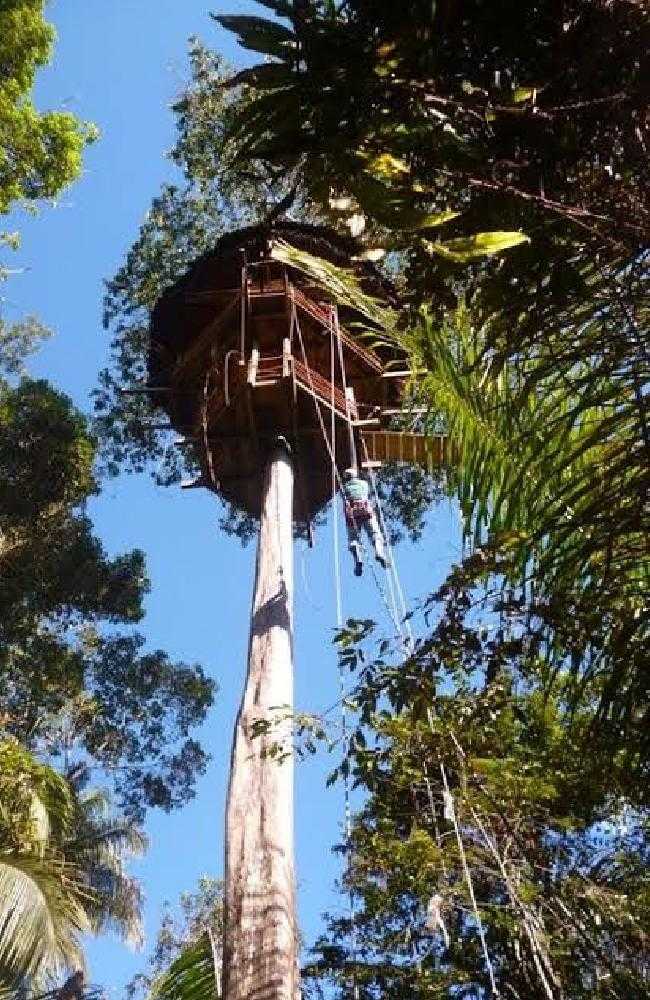 hotel colgante en la selva peruana